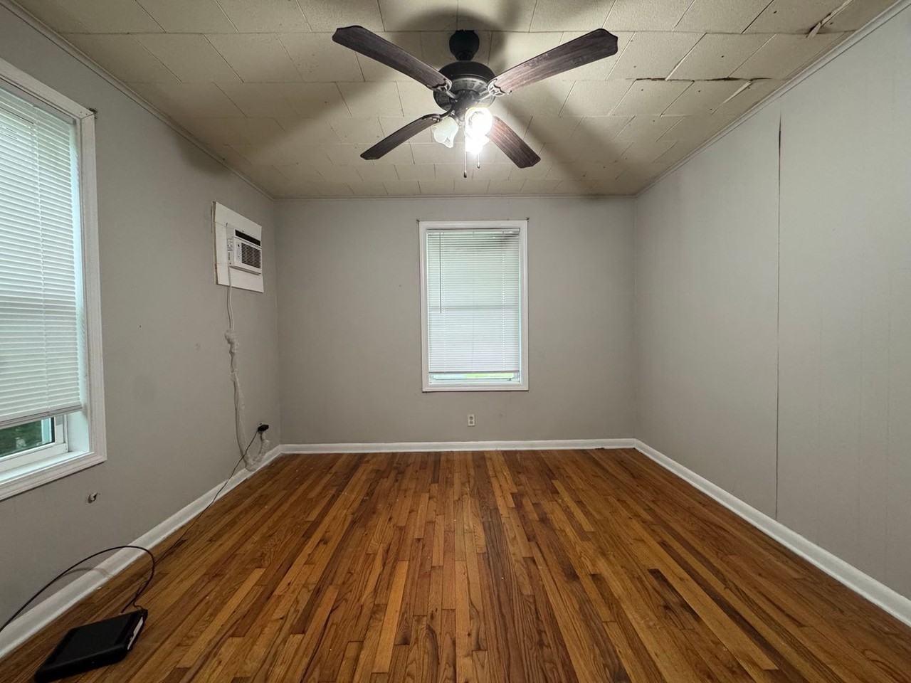 3605 Center St - Photo 6 of 11