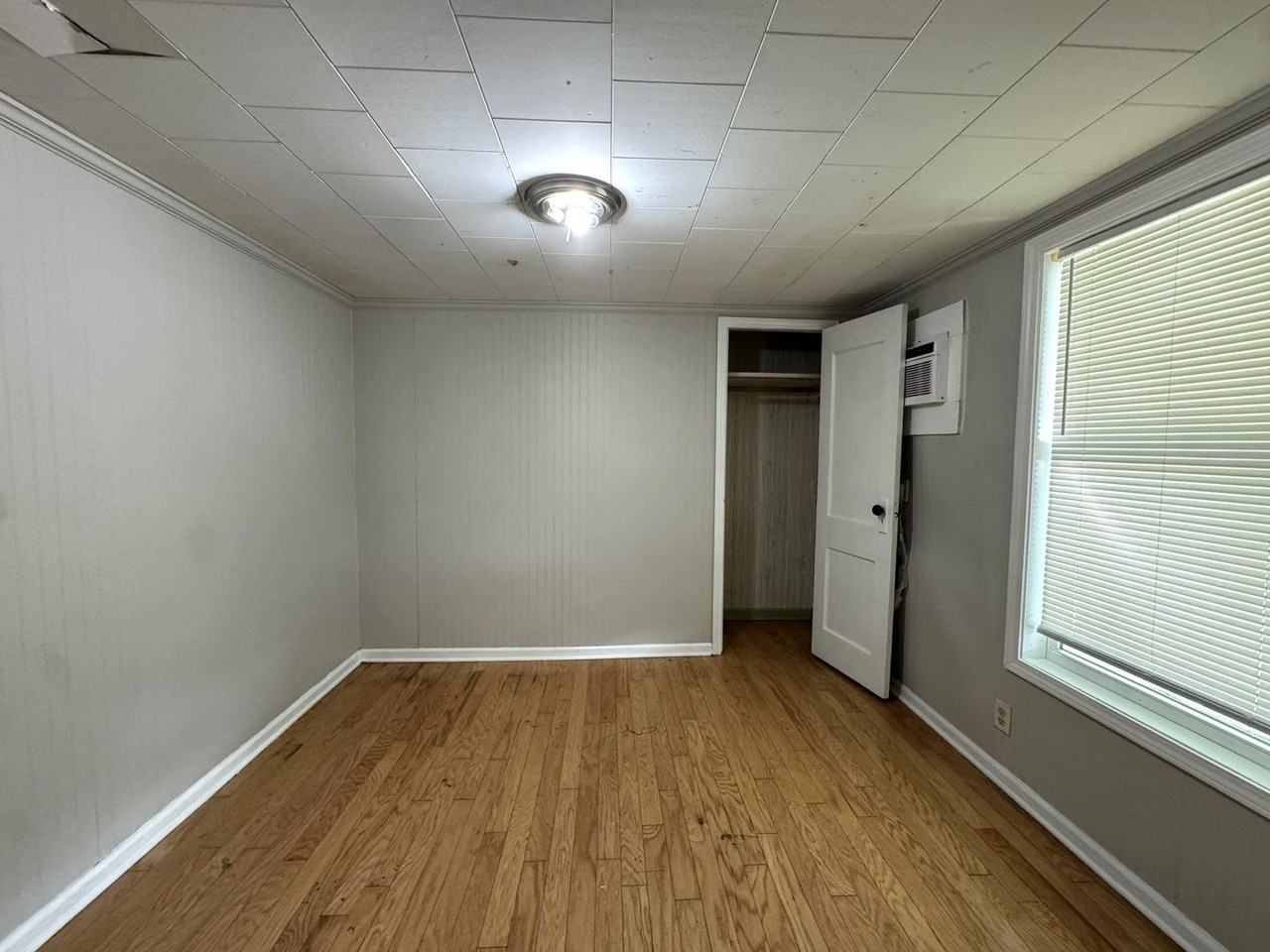 3605 Center St - Photo 7 of 11