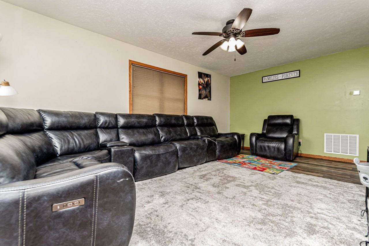120 W Spruce St - Photo 2 of 33