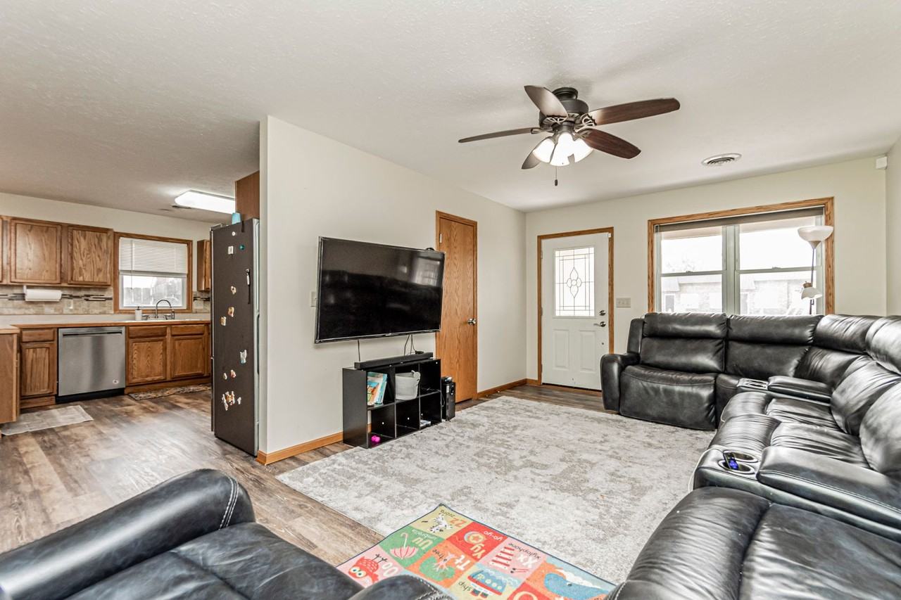 120 W Spruce St - Photo 5 of 33