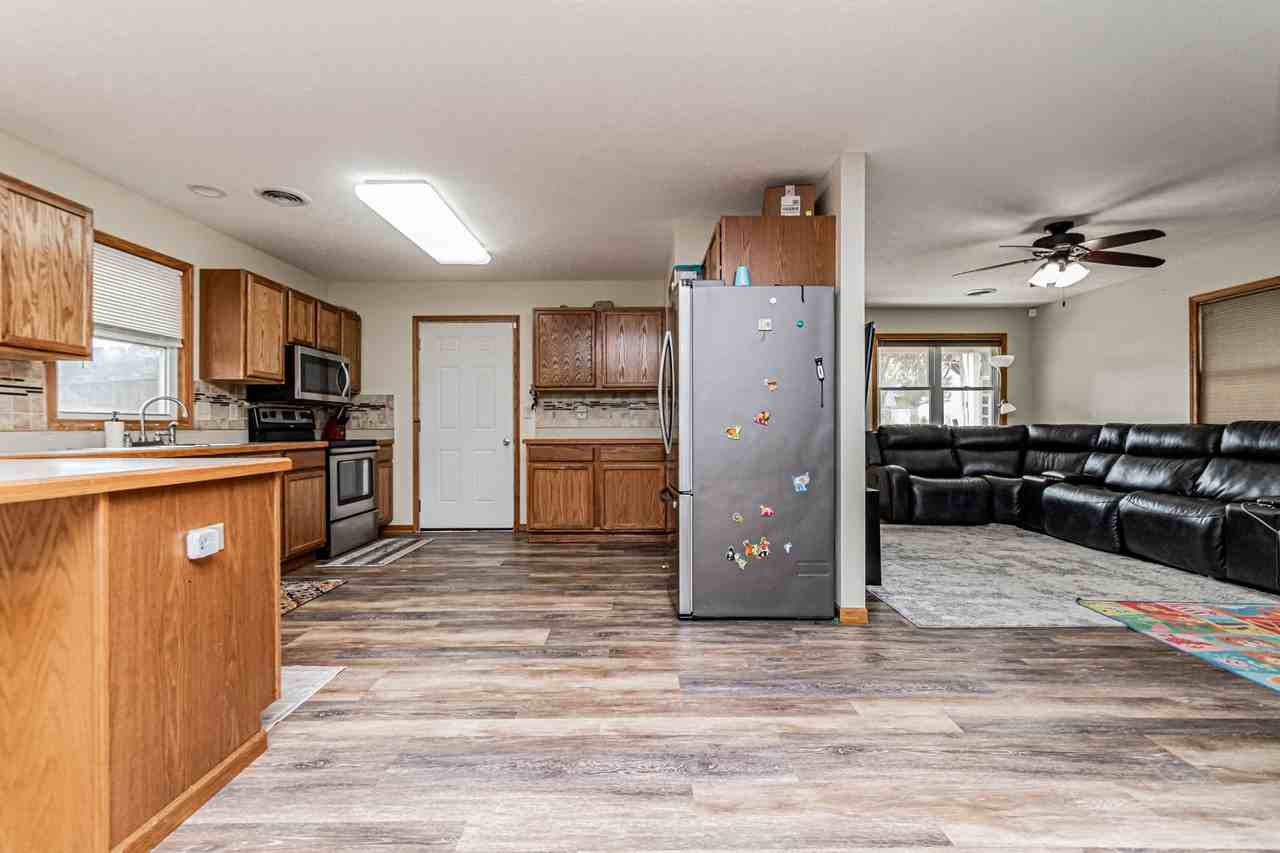 120 W Spruce St - Photo 6 of 33
