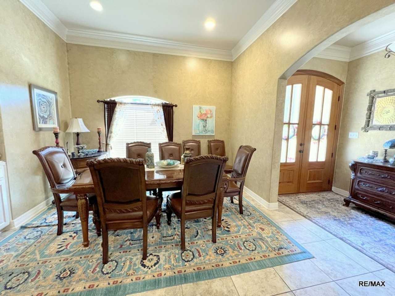 615 Picketts Mill Dr - Photo 4 of 16