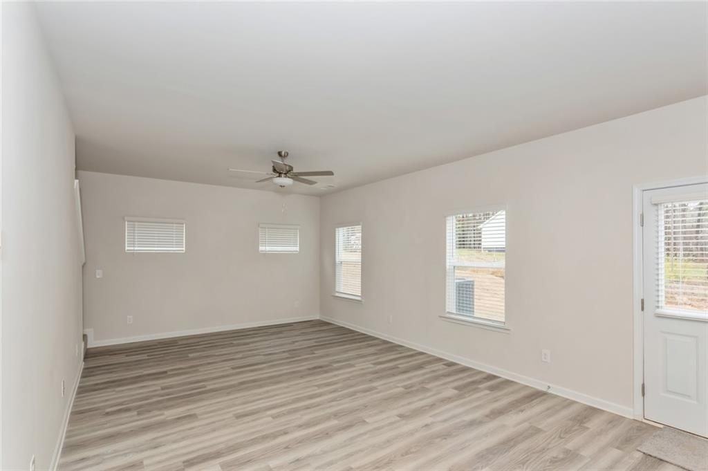 668 Mackenzie Cv - Photo 2 of 32