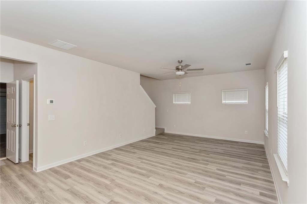 668 Mackenzie Cv - Photo 3 of 32