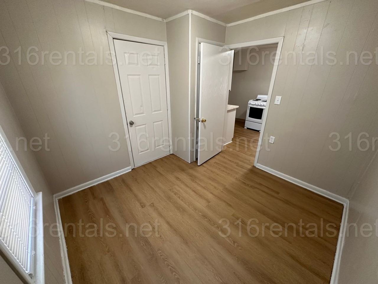 1740 S Dodge Ave - Photo 4 of 10