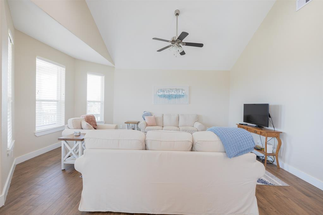 4129 Fort Bend Dr - Photo 4 of 22