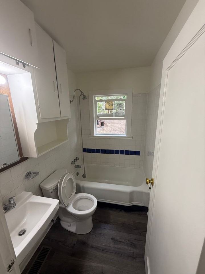 534 Dewey Ave - Photo 5 of 14