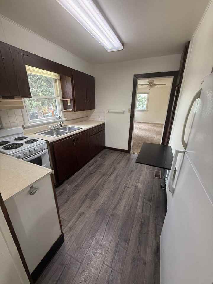 534 Dewey Ave - Photo 6 of 14