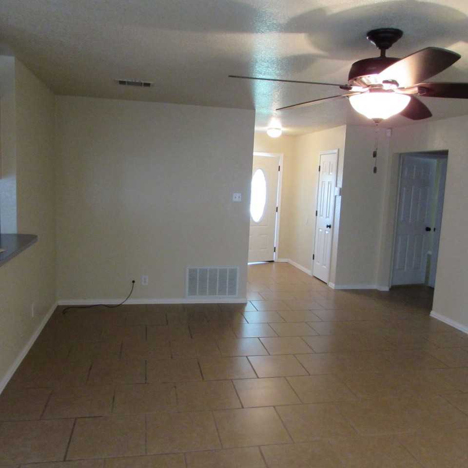 2201 Ledgestone Dr - Photo 5 of 10