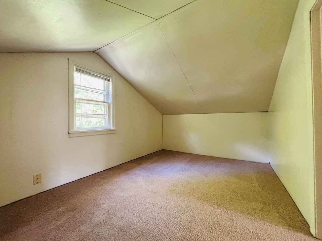 2700 Meadowbrook Dr - Photo 2 of 21