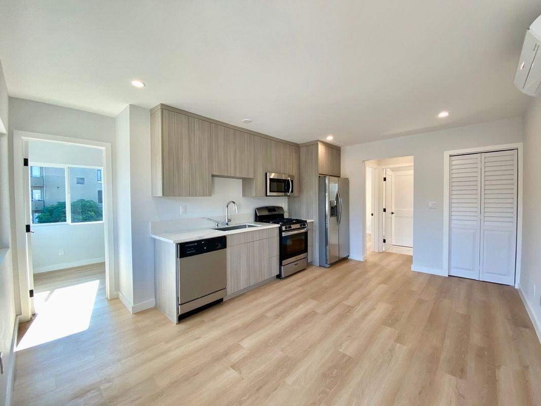 3207 W 3rd St - Photo 6 of 23