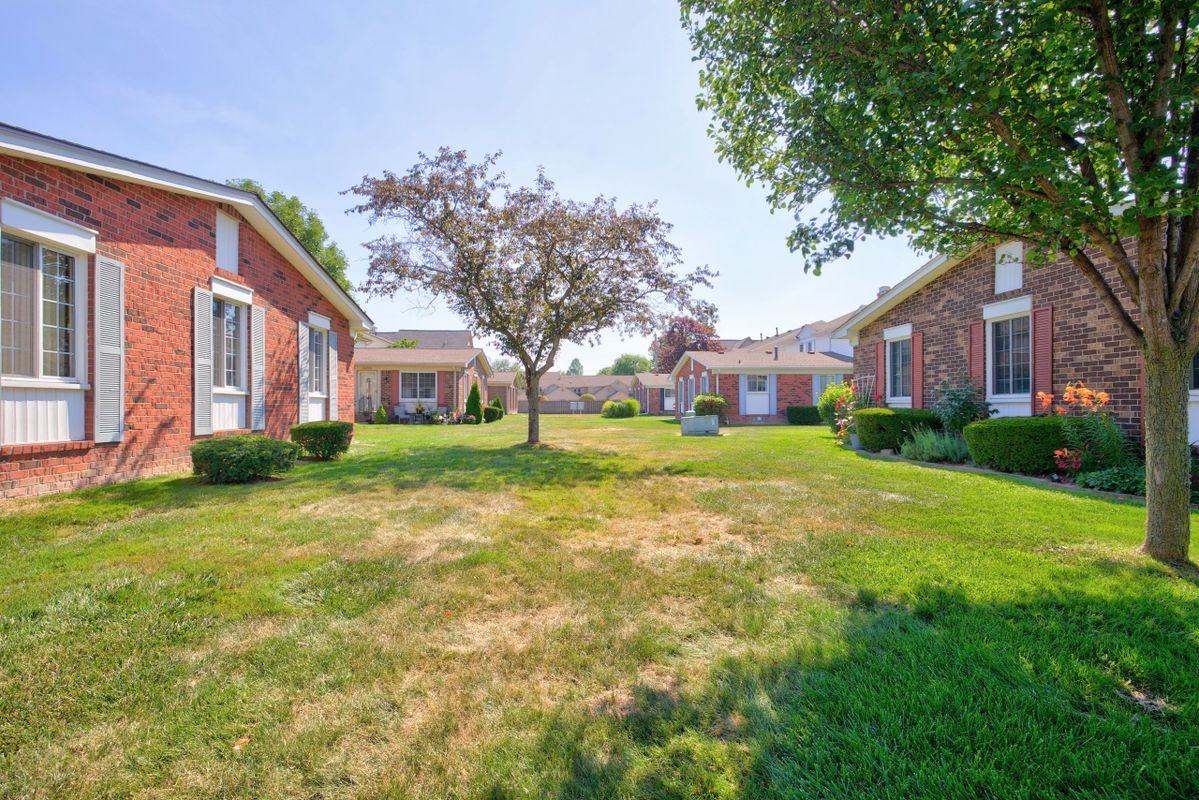 26070 N Lake Dr - Photo 2 of 38