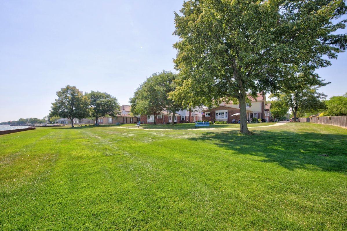 26070 N Lake Dr - Photo 4 of 38