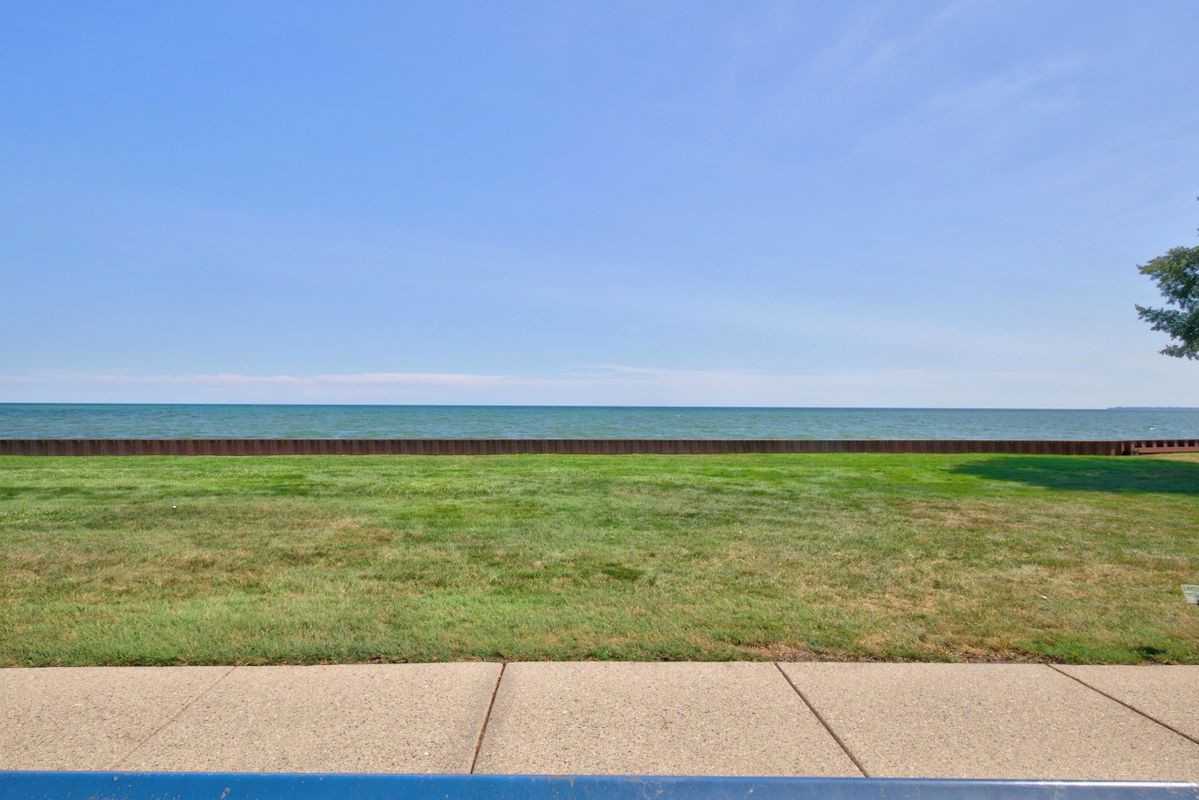 26070 N Lake Dr - Photo 5 of 38