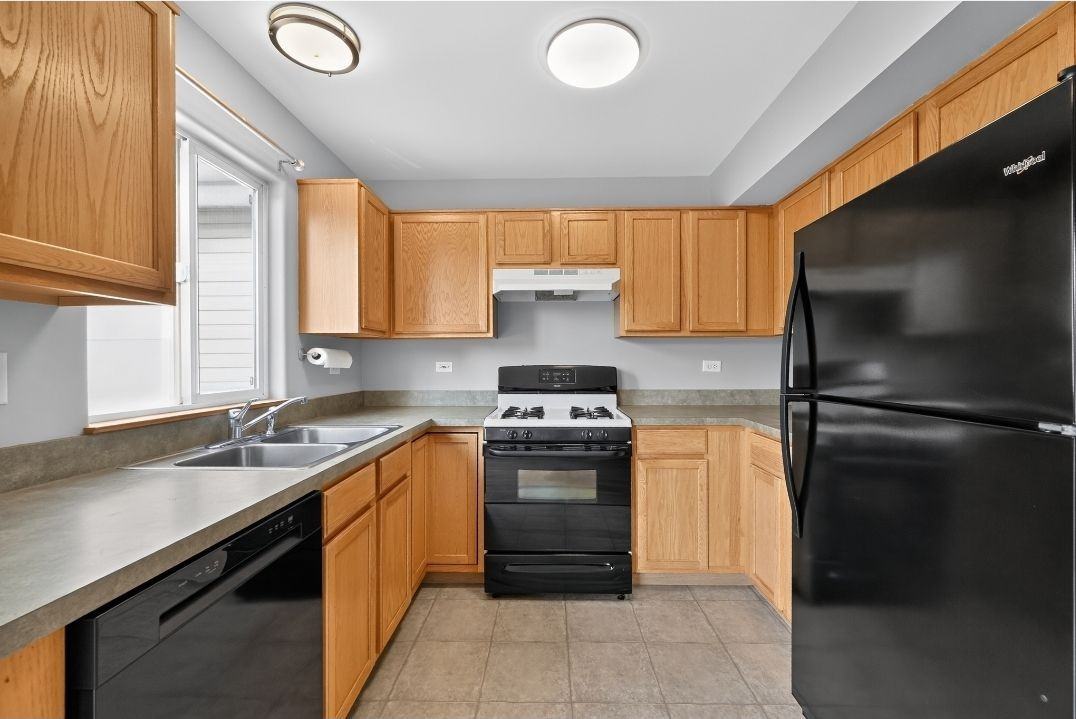 2632 Canyon Dr - Photo 3 of 12