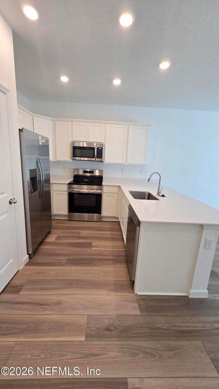 653 Holly Lakes Dr - Photo 3 of 19