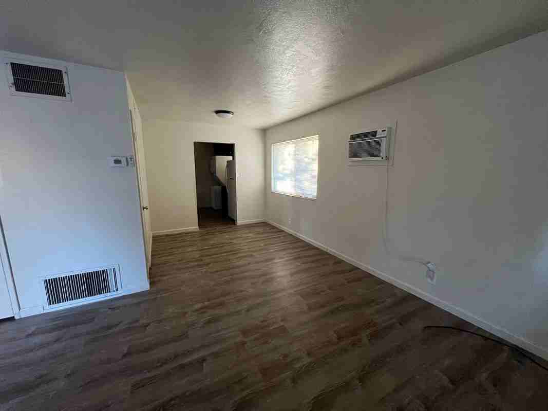 1517 Tully Rd - Photo 5 of 14