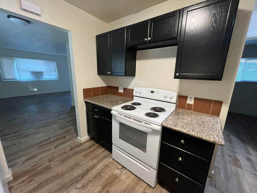 1517 Tully Rd - Photo 6 of 14