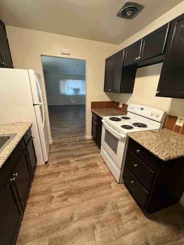 1517 Tully Rd - Photo 7 of 14