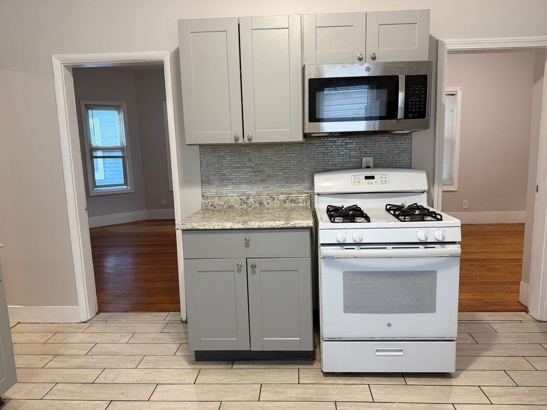126 Bellingham St - Photo 3 of 3