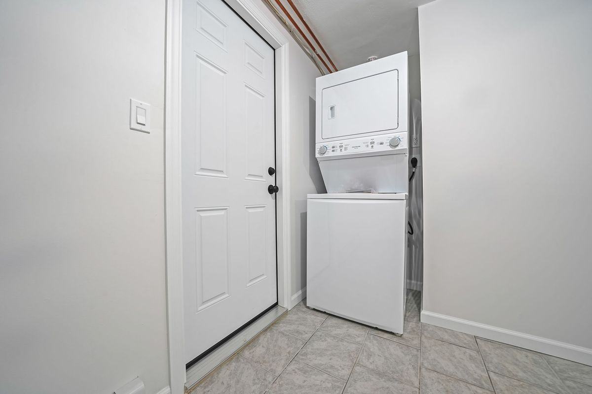338 Virginia Ave - Photo 6 of 14