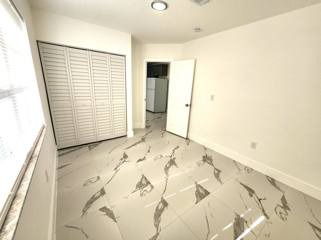 2466 Lincoln St - Photo 5 of 10