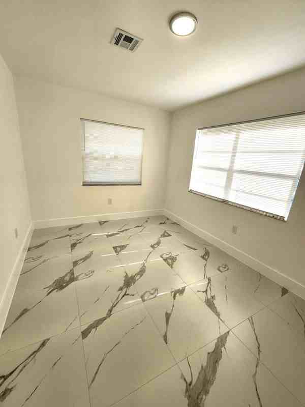 2466 Lincoln St - Photo 7 of 10