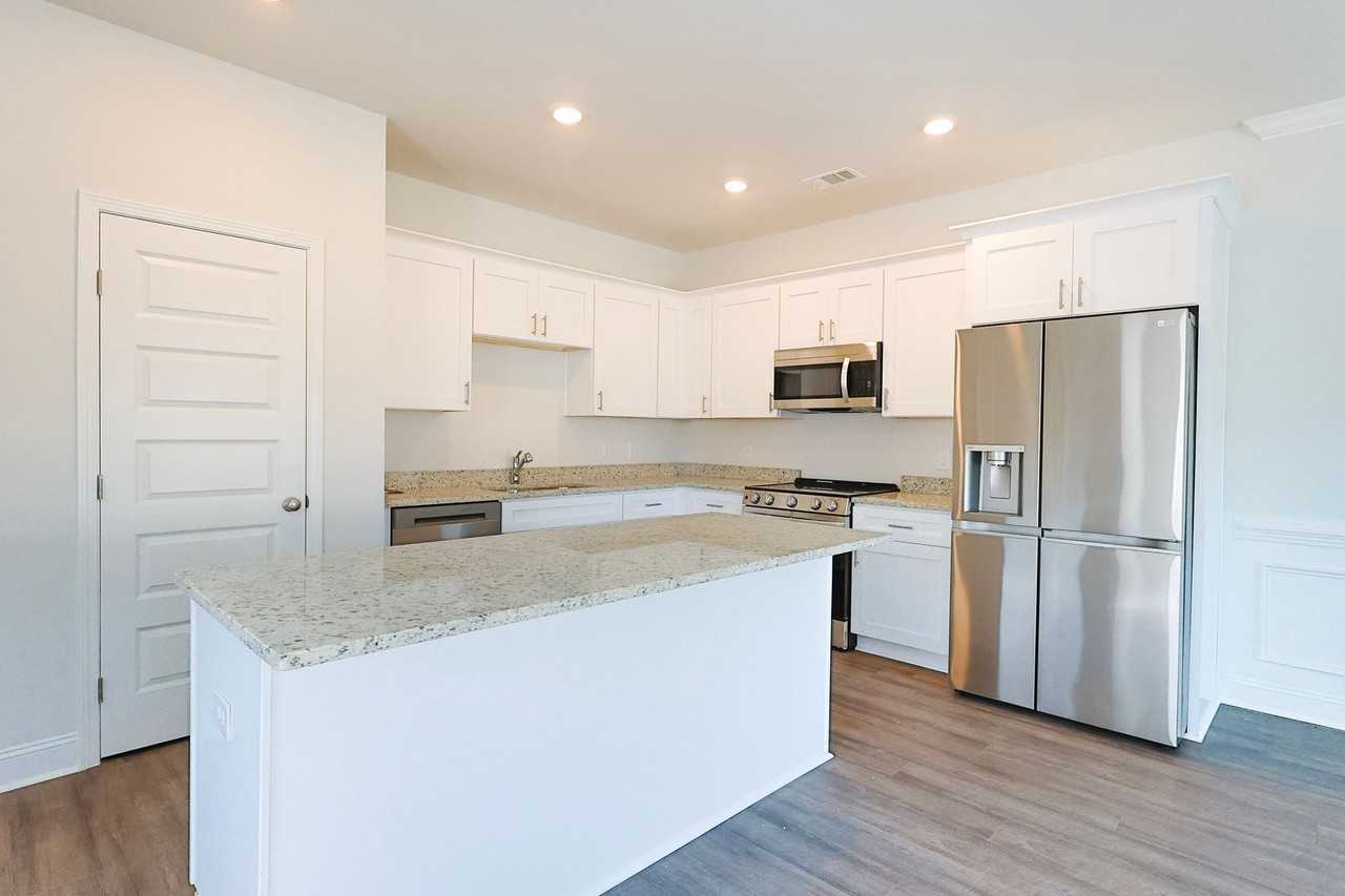 515 Governor Treutlen Cir - Photo 3 of 12