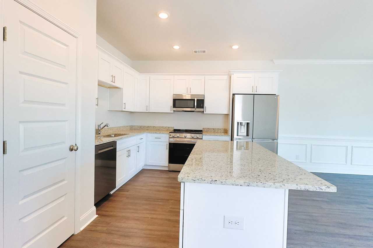515 Governor Treutlen Cir - Photo 4 of 12