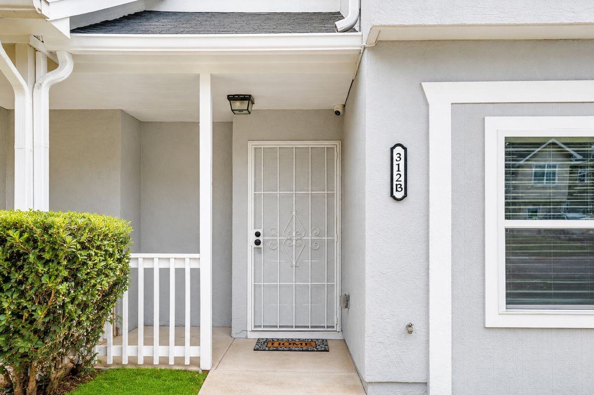 312B Louise Ln ##B - Photo 3 of 23