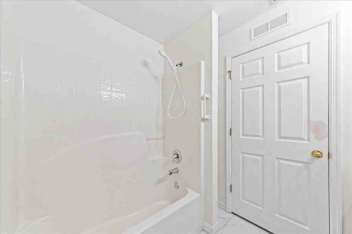 2165 Redwood Cir Ne - Photo 6 of 10