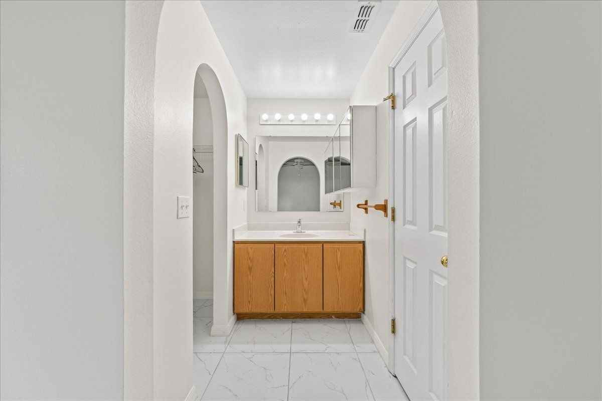 2165 Redwood Cir Ne - Photo 7 of 10