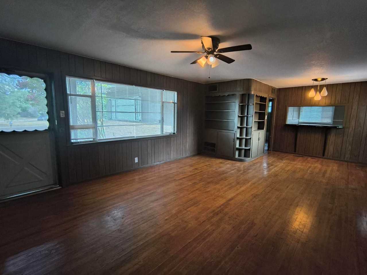 2326 Abilene St - Photo 2 of 6