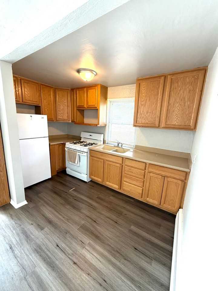 1202 Garfield St - Photo 2 of 6