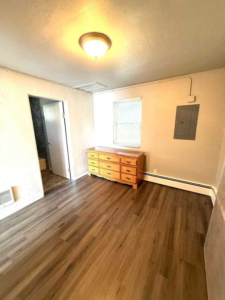 1202 Garfield St - Photo 4 of 6