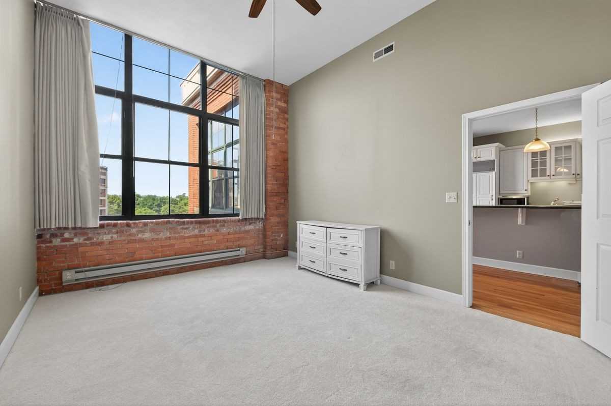 526 Plum St ##402 - Photo 4 of 14