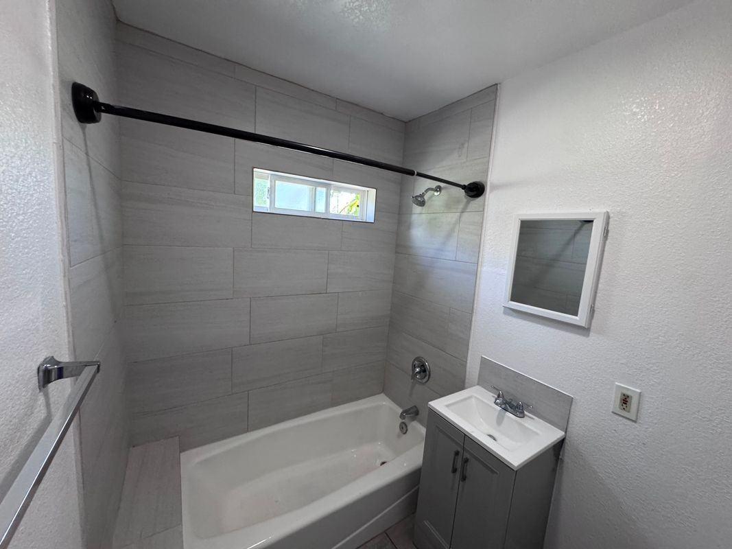 2135 E 119th St - Photo 2 of 8