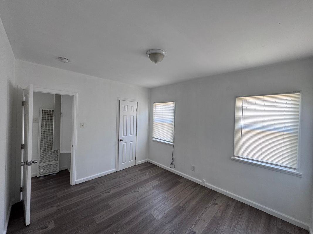 2135 E 119th St - Photo 4 of 8