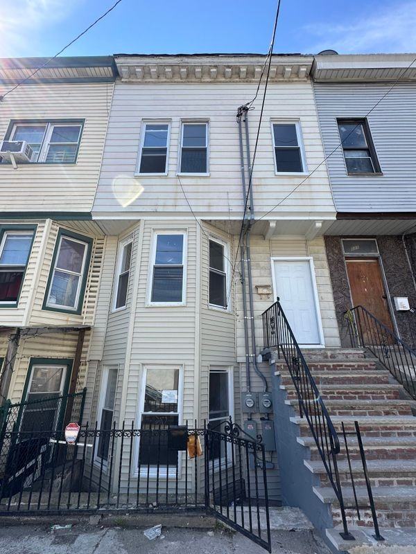 519 Mercer St - Photo 2 of 8