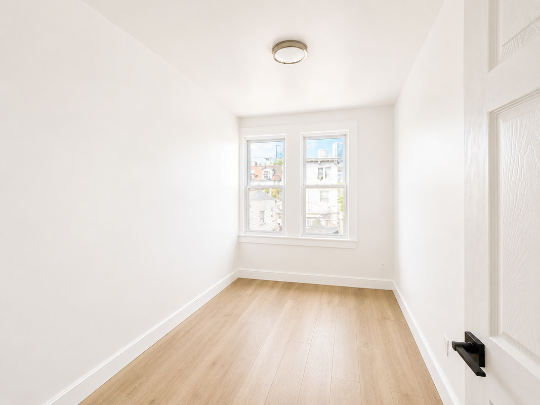 519 Mercer St - Photo 3 of 8
