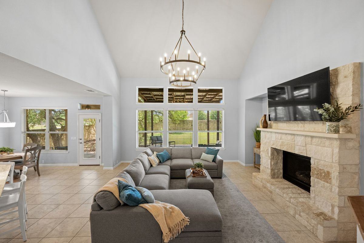 1023 Grassy Field Rd - Photo 7 of 35