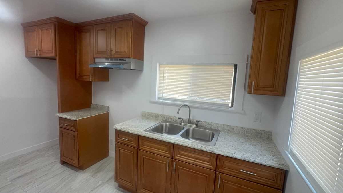 3433 1/2 8th Ave - Photo 7 of 16