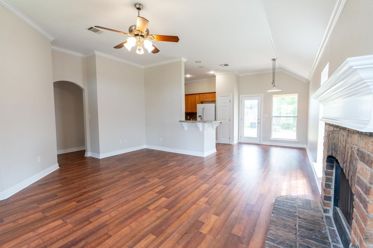 369 Gaston Ln - Photo 3 of 9