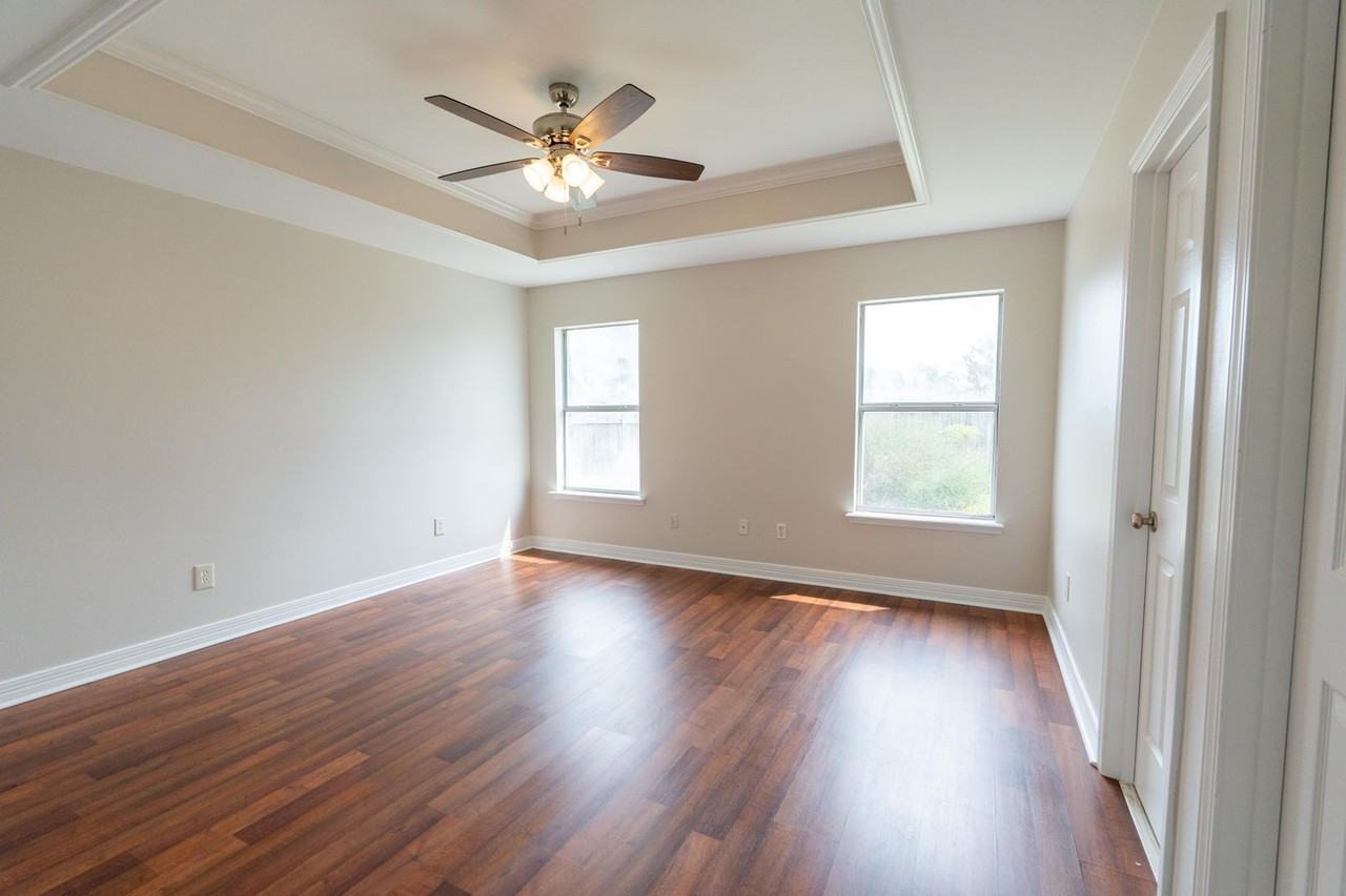 369 Gaston Ln - Photo 5 of 9