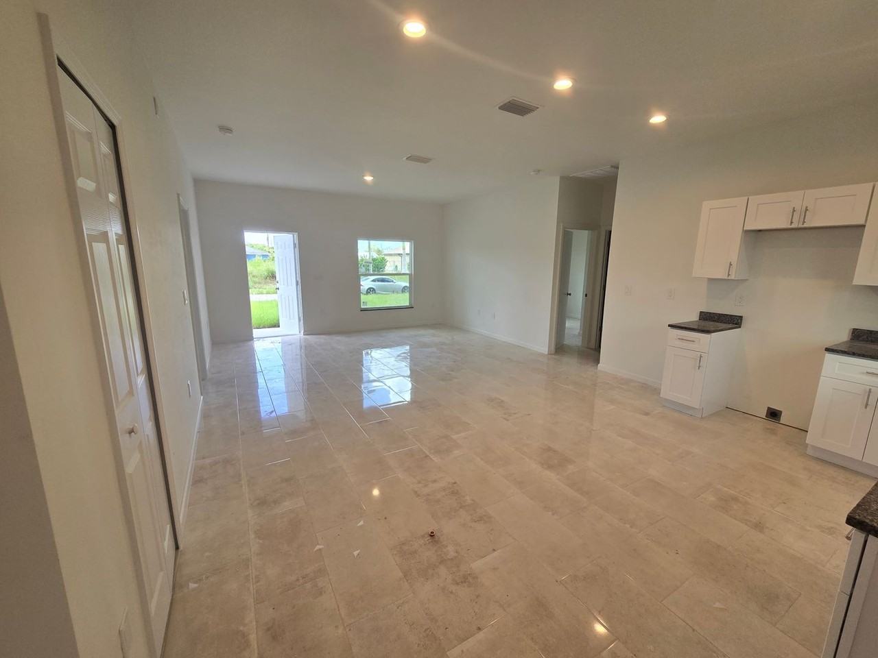 53 Joan Ave S - Photo 3 of 17