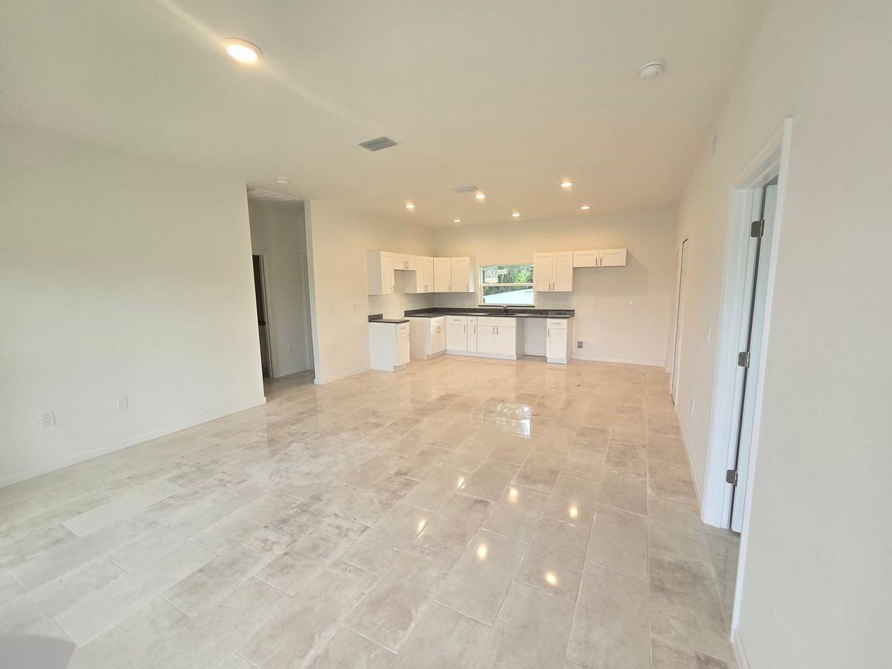 53 Joan Ave S - Photo 4 of 17