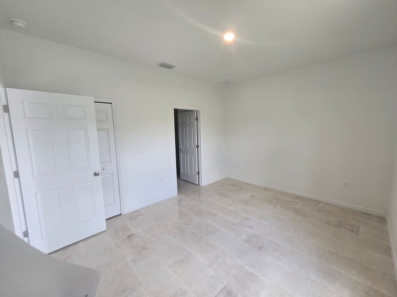 53 Joan Ave S - Photo 5 of 17