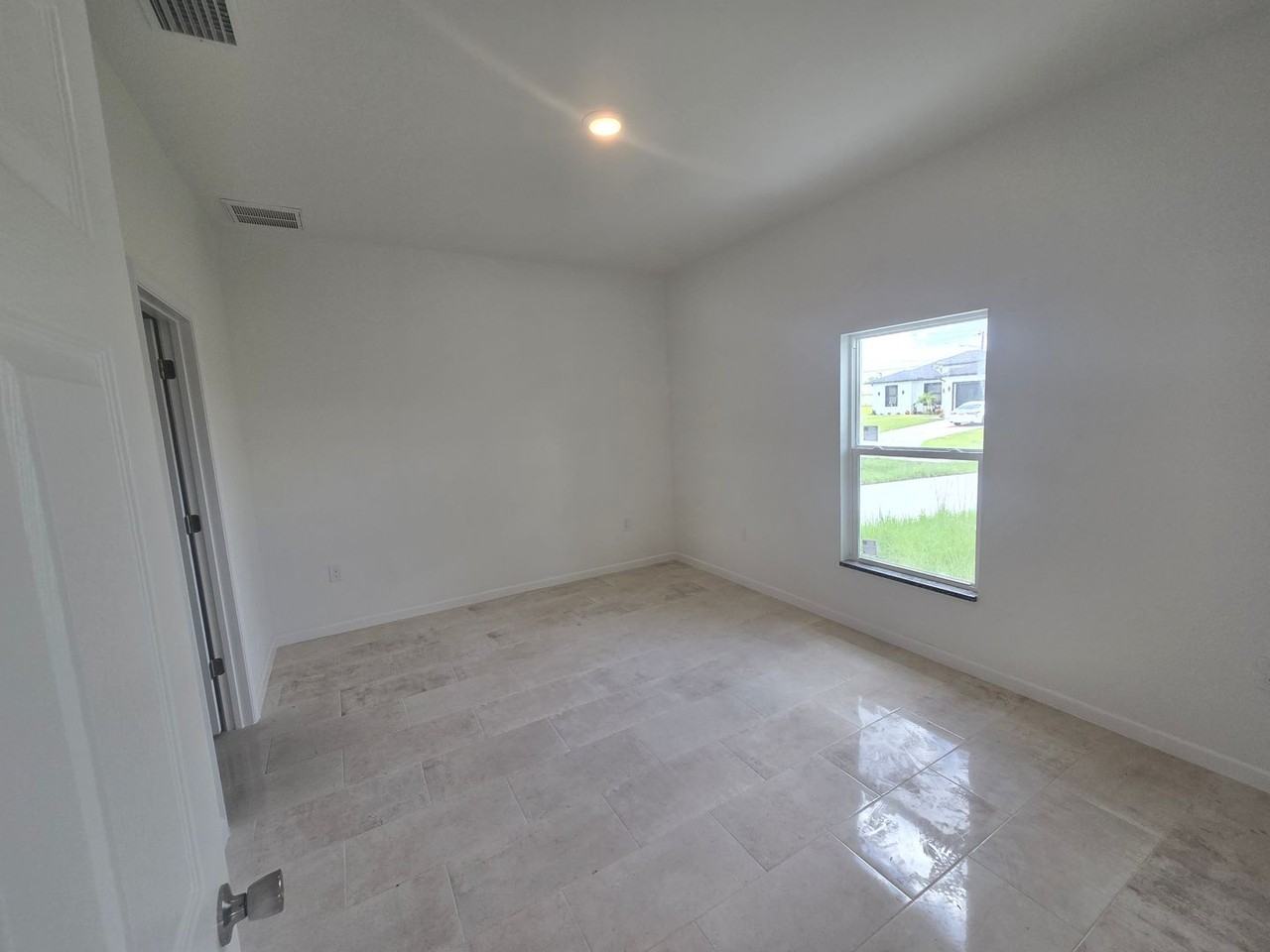 53 Joan Ave S - Photo 6 of 17
