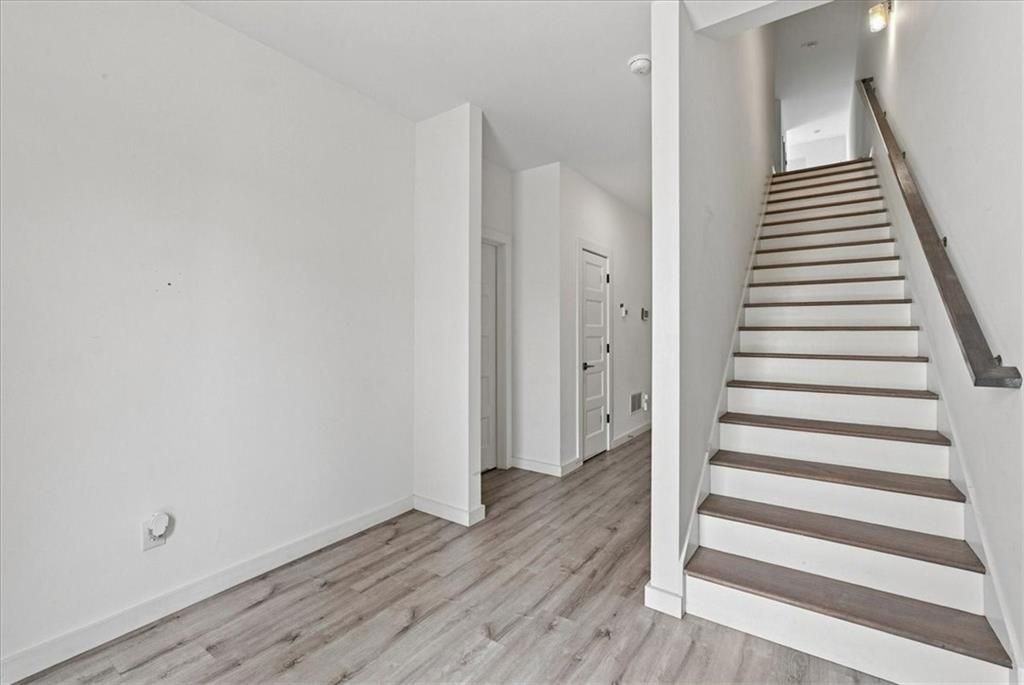 1077 Glen Opal Dr - Photo 5 of 38