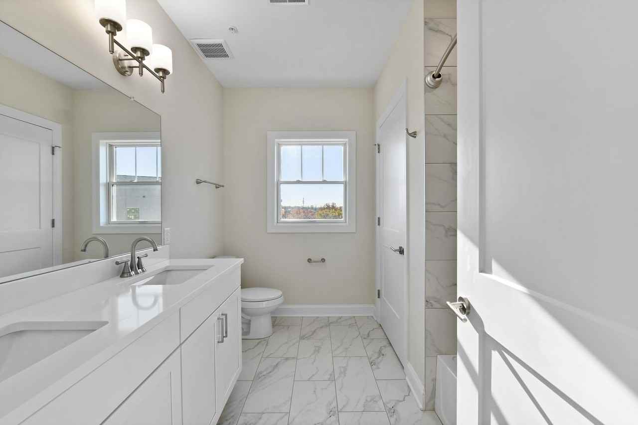 5233 Highpointe Lakes Dr #401 - Photo 6 of 50